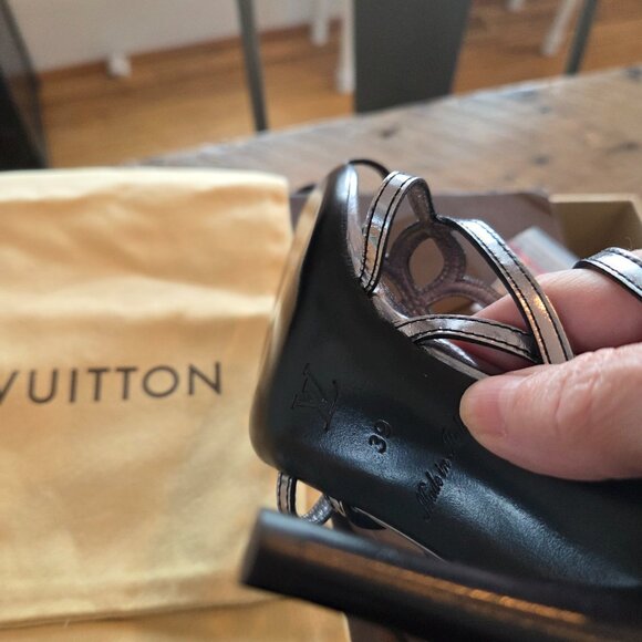Louis Vuitton strappy sandal AUTHENTIC NEVER WORN 39 - Picture 7 of 16